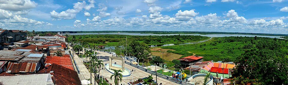 Iquitos Riverfront: A City Facing the Water