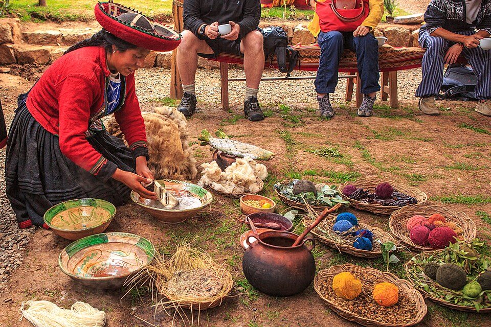 Several hours of weaving in Lares