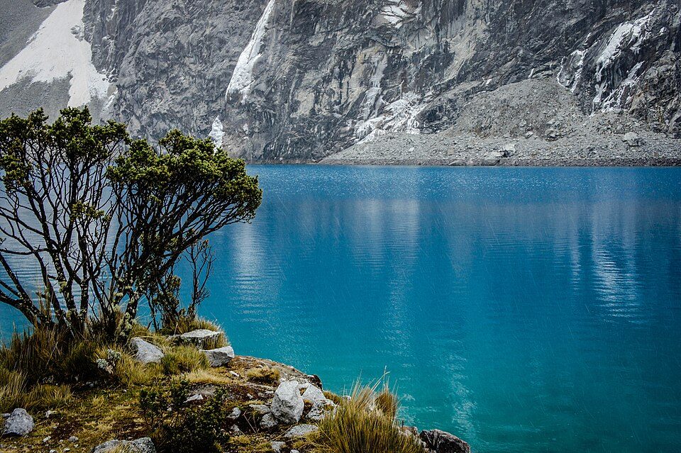 Laguna 69: Read the Mountain