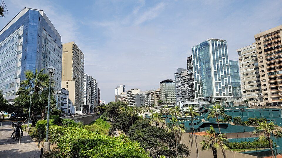 Miraflores Malecón: Reading the Pacific