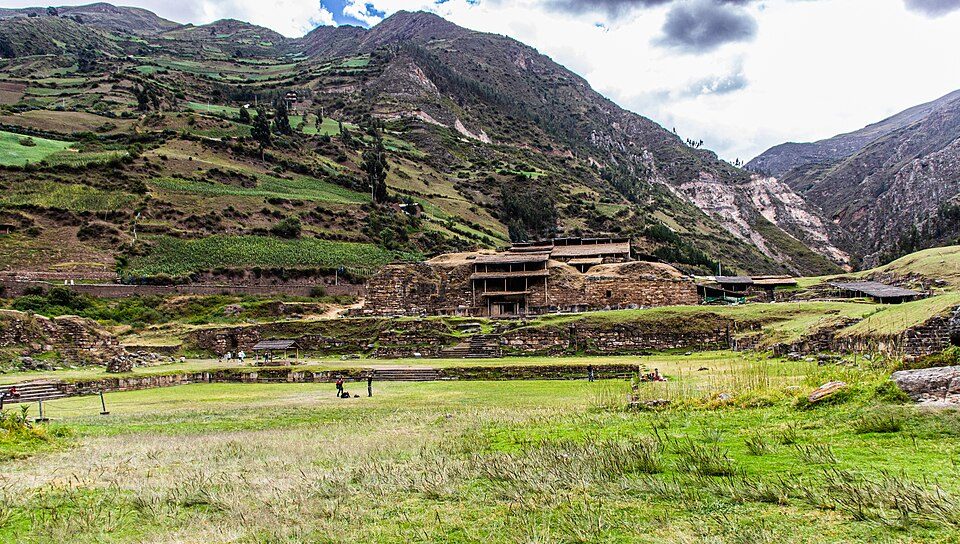Chavín de Huántar: Beyond the Textbook