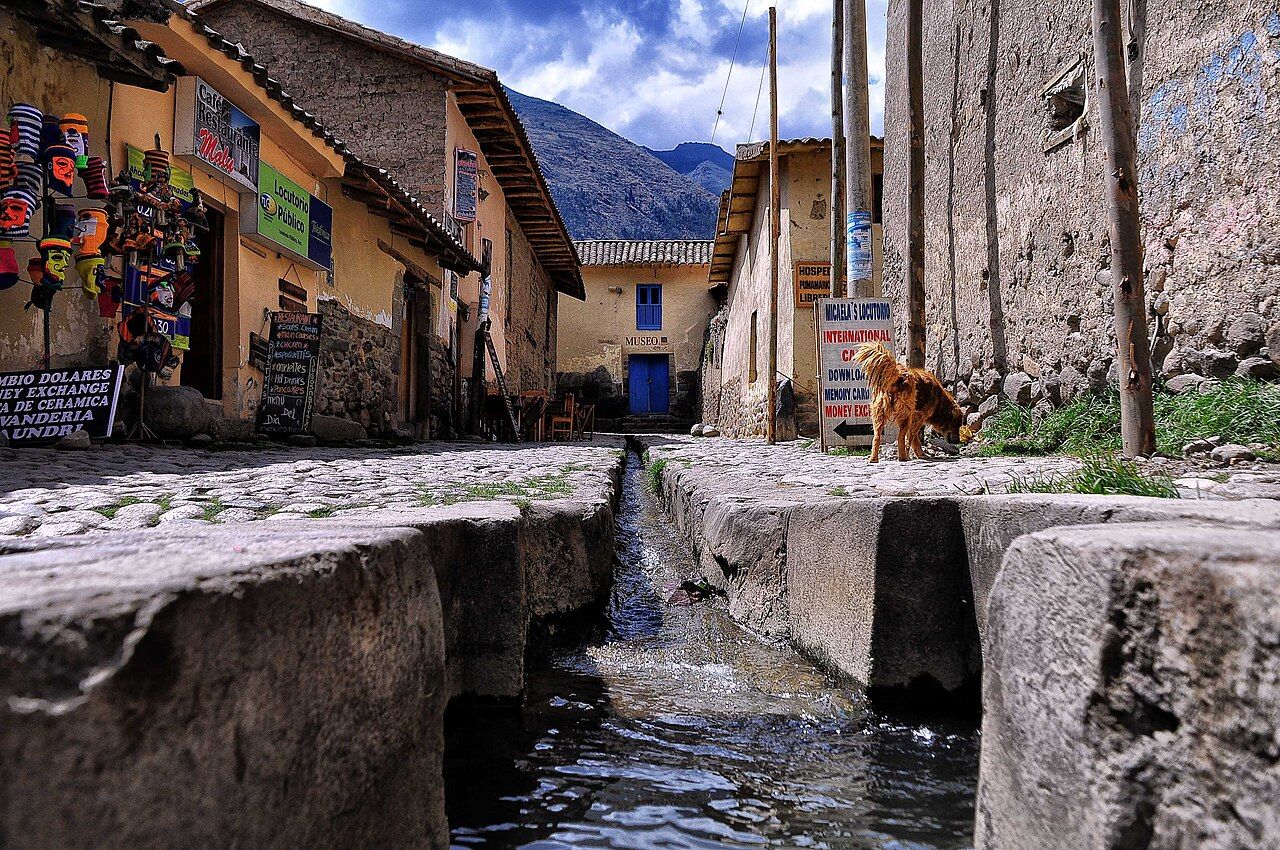 Ollantaytambo stone, water and living streets
